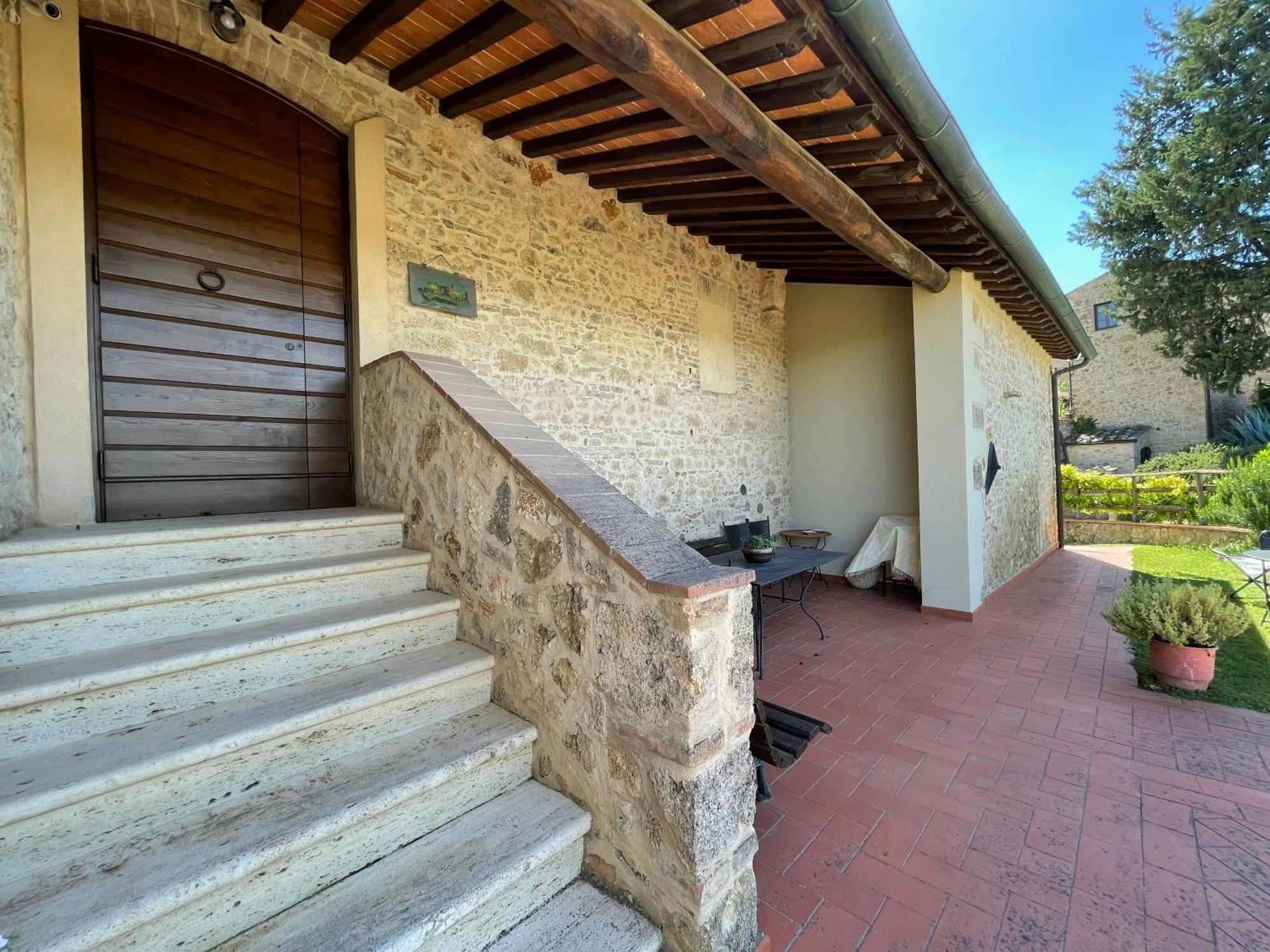 Agriturismo Castello Di Montauto 圣吉米纳诺 外观 照片