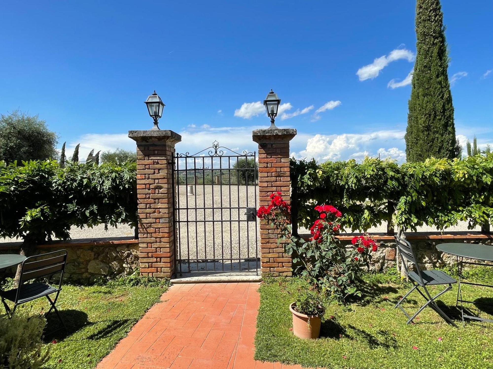 Agriturismo Castello Di Montauto 圣吉米纳诺 外观 照片