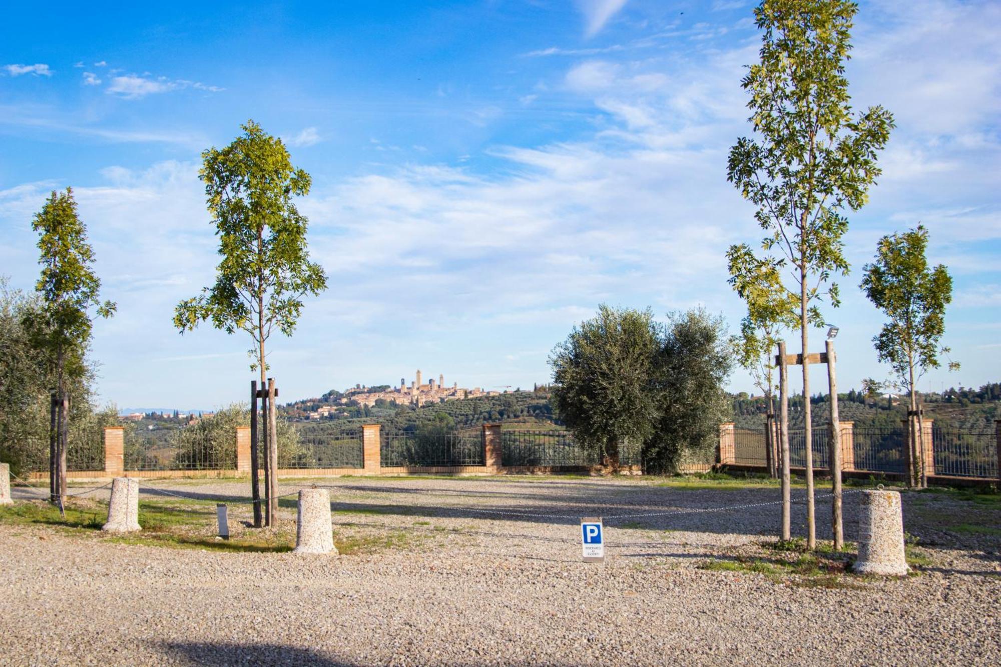 Agriturismo Castello Di Montauto 圣吉米纳诺 外观 照片