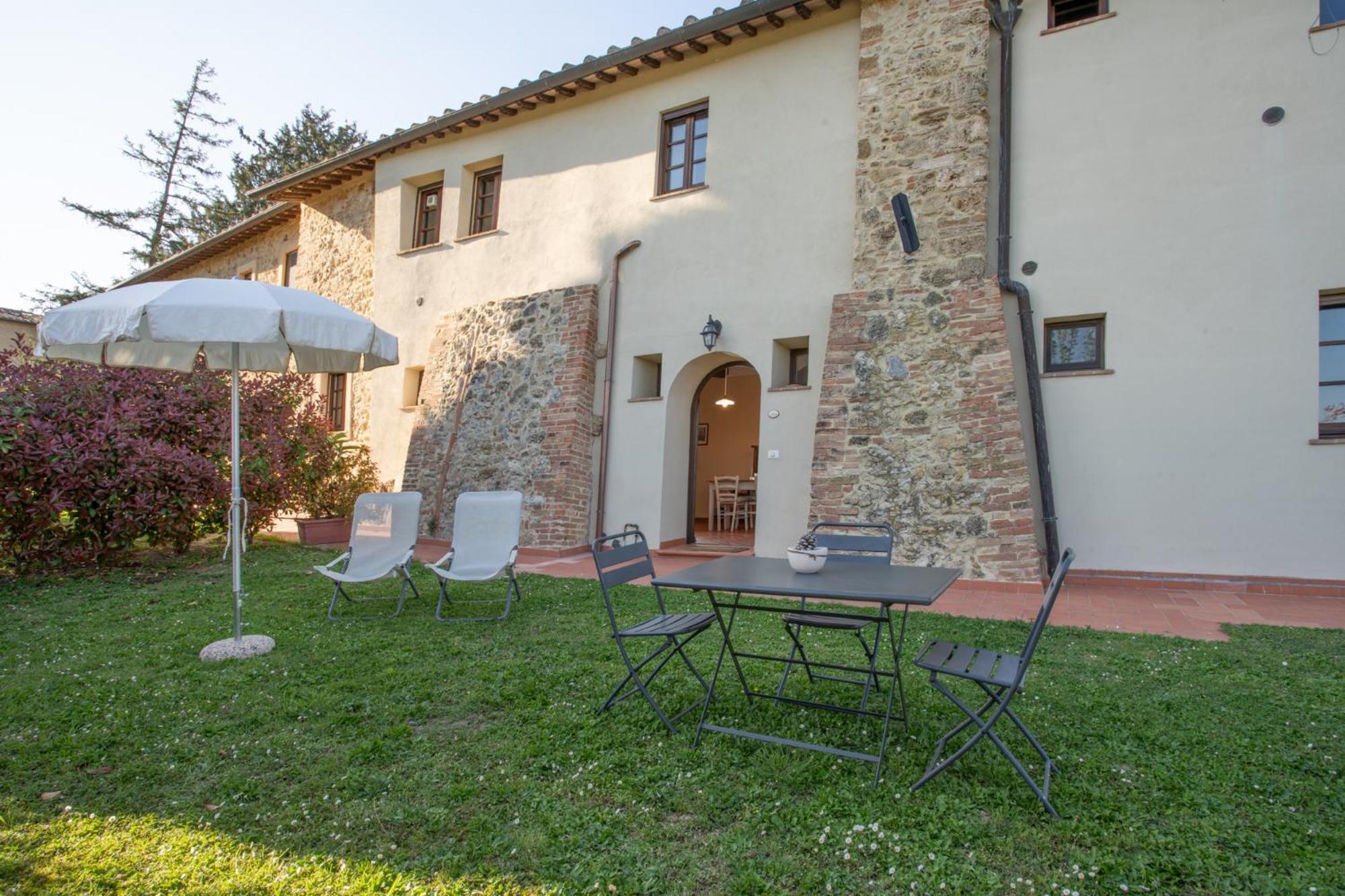 Agriturismo Castello Di Montauto 圣吉米纳诺 外观 照片